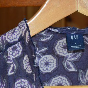 Gap sleeveless top
